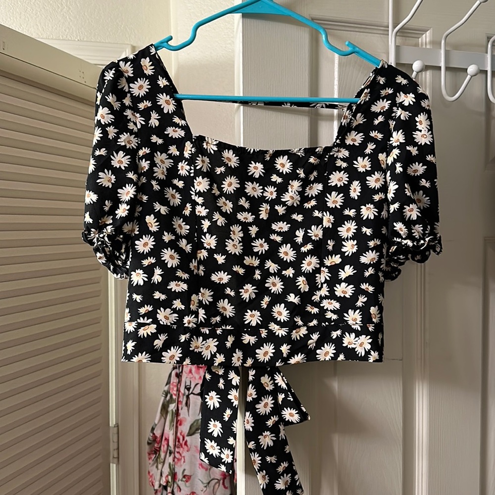 Adorable daisy crop top